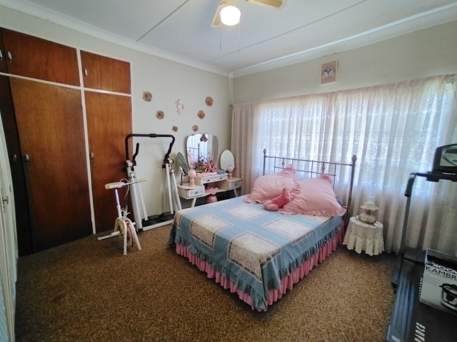 4 Bedroom Property for Sale in Warrenton Northern Cape